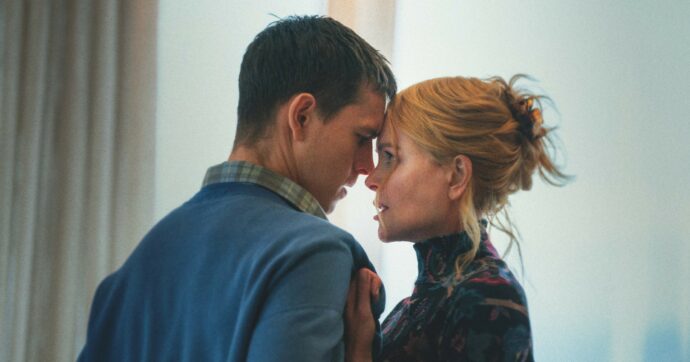 Sesso, potere e fusa tra una manager e l’aitante stagista