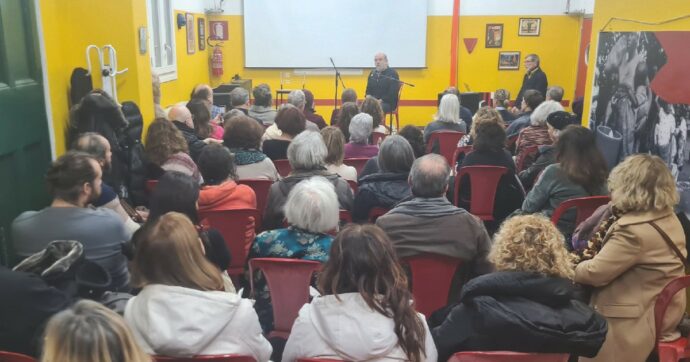 Tv russa racconta sfratto del centro anziani Picierno, Pd: “Disinformazione”. “Russofobi”