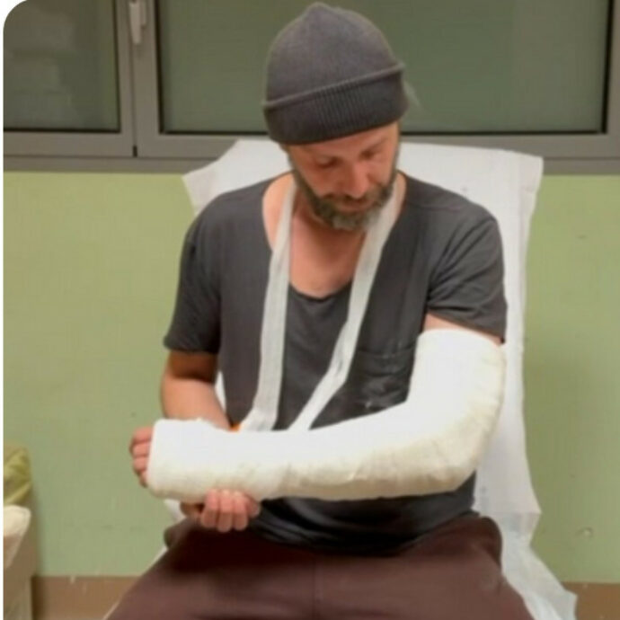 Max Laudadio e la troupe di “Striscia la notizia” aggrediti a Padova: stavano realizzando un servizio sui compro oro abusivi