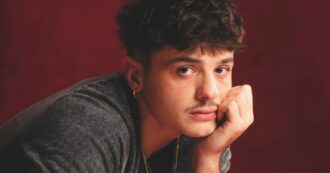 Copertina di “Nei vicoli di Genova  tra De André,  rugby  e vizi da tenere a bada”