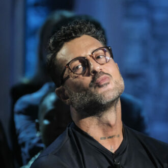 Copertina di “La procura di Milano ci ha sequestato il materiale, abbiamo dovuto rigirare la puntata di Falsissimo. A casa mia 14 agenti alle sei di mattina ma non è un problema”: così Fabrizio Corona