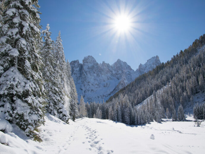 “Volevo farmi una bella sciata”: imprenditore parcheggia l’elicottero a 2400 metri. Multato