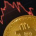 Copertina di Bitcoin in caduta libera: a ottobre valeva 125mila dollari, oggi è sotto i 70mila
