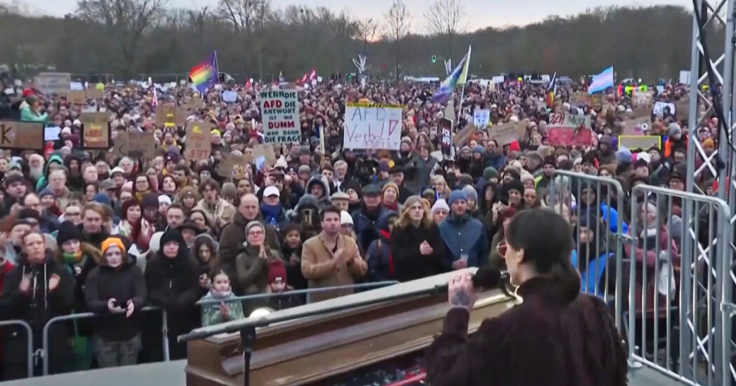 https://st.ilfattoquotidiano.it/wp-content/uploads/2025/02/03/BerlinoProtesta-1050x551.jpg