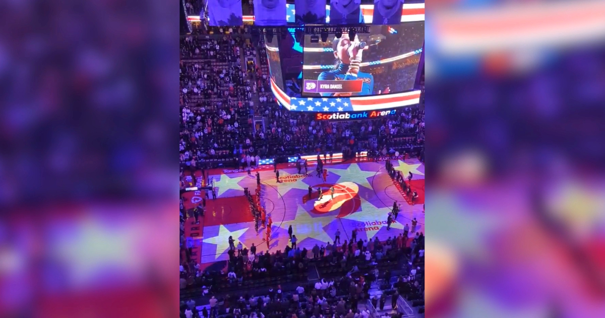 Inno Usa fischiato alla partita Nba in Canada: i “buu” dei tifosi dei Toronto Raptors dagli spalti – Video