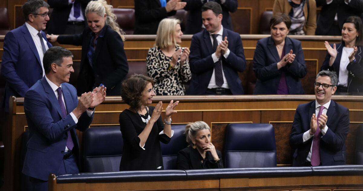 Spagna, trovato l’accordo per ridurre la settimana lavorativa a 37,5 ore. La ministra Diaz: “Legge approvata entro l’estate”