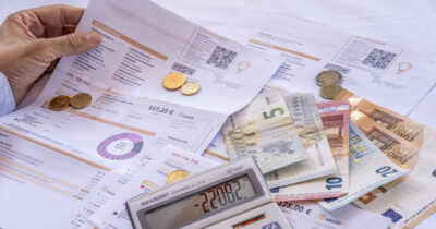 Copertina di Oneri di sistema nelle bollette, le ragioni di chi chiede un referendum per spostarli alla fiscalità generale