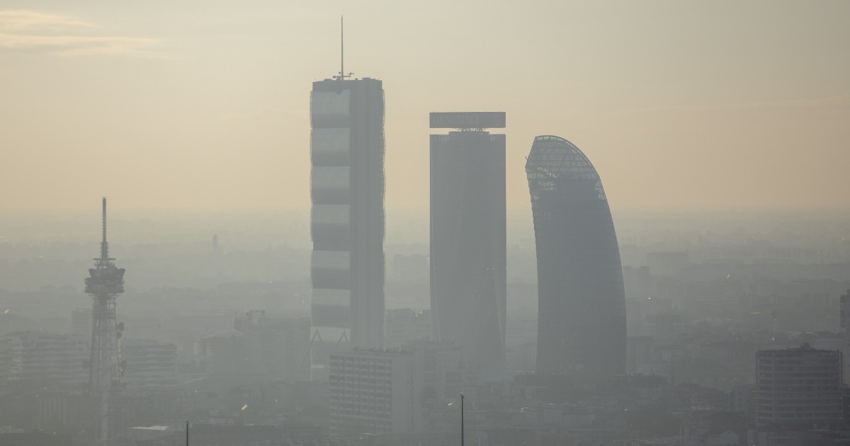 Smog, in Italia 25 città sopra i limiti: in cima Frosinone e Milano. Con le nuove norme il 71% sarebbe fuorilegge: il bilancio 2024 di Mal’Aria