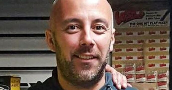 Morto Raffaele Carlomagno, il 42enne tifoso dopo essere precipitato nel fossato dello stadio Piola a Novara