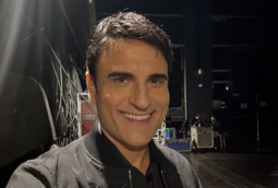 Copertina di Sanremo 2025, Sal Da Vinci sul palco con i The Kolors: ecco qual è il suo vero nome