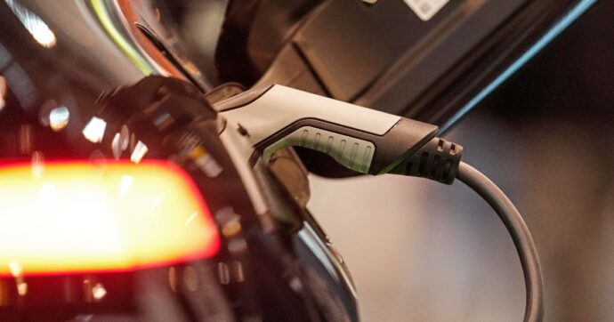 Auto elettrica, senza incentivi sei italiani su dieci rinuncerebbero all’acquisto