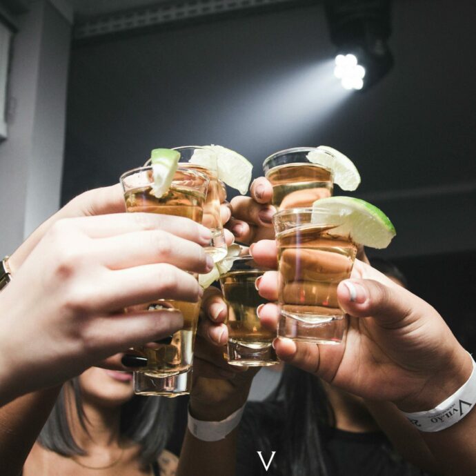 “Per 400 euro porto a casa i ragazzi dopo la discoteca, offro anche coperte e sacchetti per il vomito. I genitori non vogliono più farlo”: la storia di Beatrice Ramella Pezza