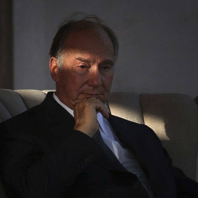 È morto Aga Khan, il principe che “inventò” la Costa Smeralda. Ai pastori offrì un miliardo, ma loro risposero: “No, no, quale miliardo, noi vogliamo milioni”
