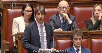 Copertina di Il deputato di FdI Donzelli si dice “contento che dopo la scarcerazione Almasri sia libero in Libia e non in Italia”