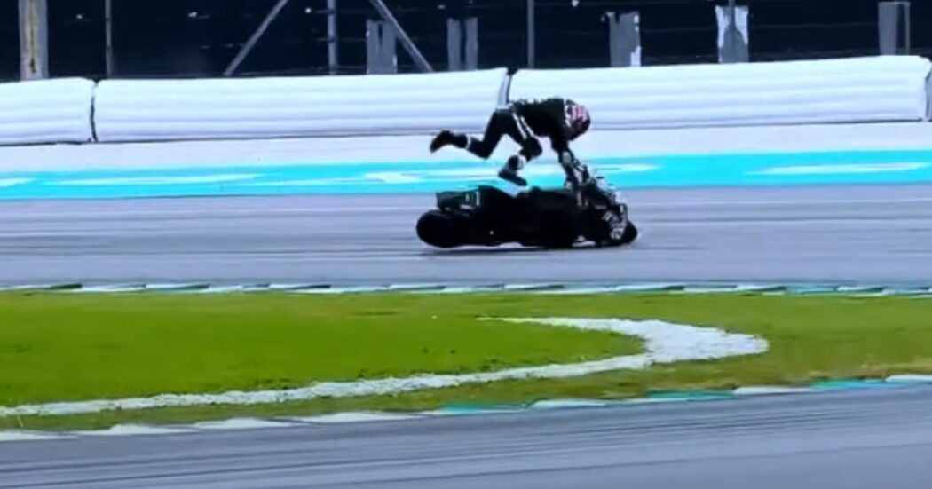 Jorge Martin, incidente nei test a Sepang: le sue condizioni dopo la brutta caduta – Video