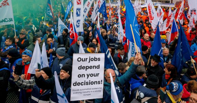 Crisi industria, 7mila operai Ue in piazza. La Commissione apre: “Presto risorse”