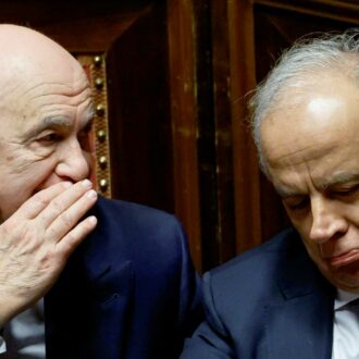 Copertina di Caso Almasri, Piantedosi smentisce Nordio. Meloni zitta e assente