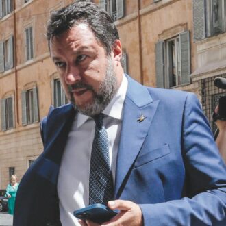 Copertina di “Salvini ministro bimbominkia. La Lega è un partito senza onore”