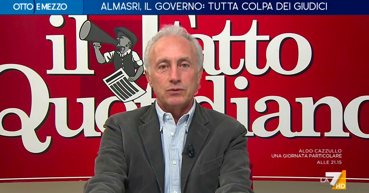 Travaglio a La7: “Informativa di Nordio e Piantedosi? Gag comica irresistibile, mancano solo le cavallette e sono meglio di Belushi”