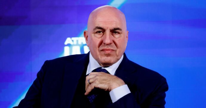 Imitano voce Crosetto: regala un mln di euro