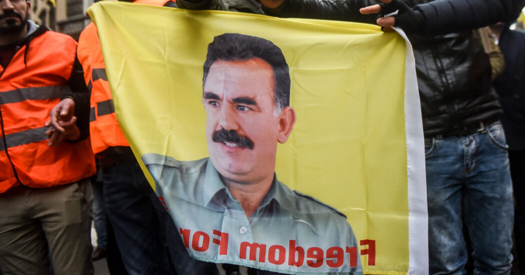 Turchia, Öcalan pronto a un “appello storico” sulla questione curda”. Il partito Dem: “Serve un processo di pace”