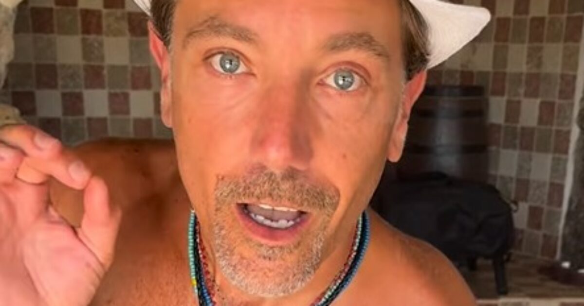 “Disse davanti a tutti che gli sarebbe piaciuto girarmi e scopa*** contro il bancone”: lo chef noto in tv, Gino D’Acampo, accusato di molestie sessuali e comportamenti aggressivi