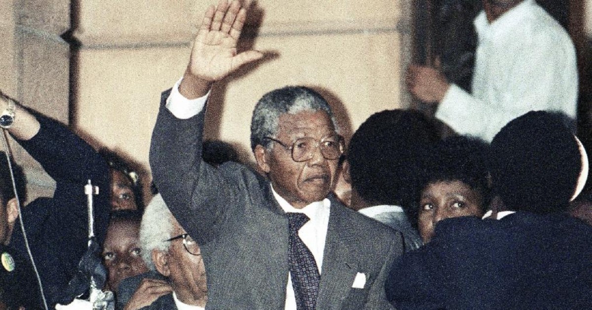 Il giorno in cui Nelson Mandela uscì di prigione dopo 27 anni: fu la fine di un’epoca