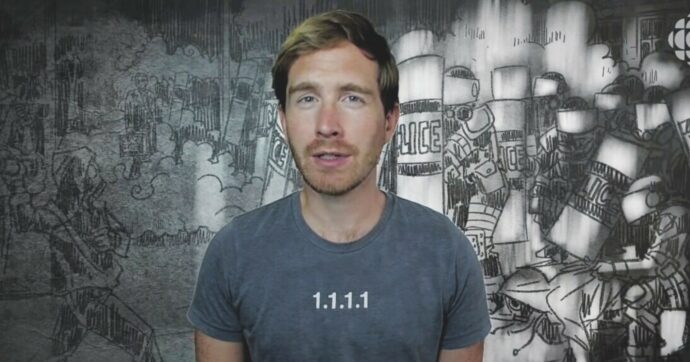 “I cittadini italiani chiedano chi ha fatto il contratto e con quali soldi”