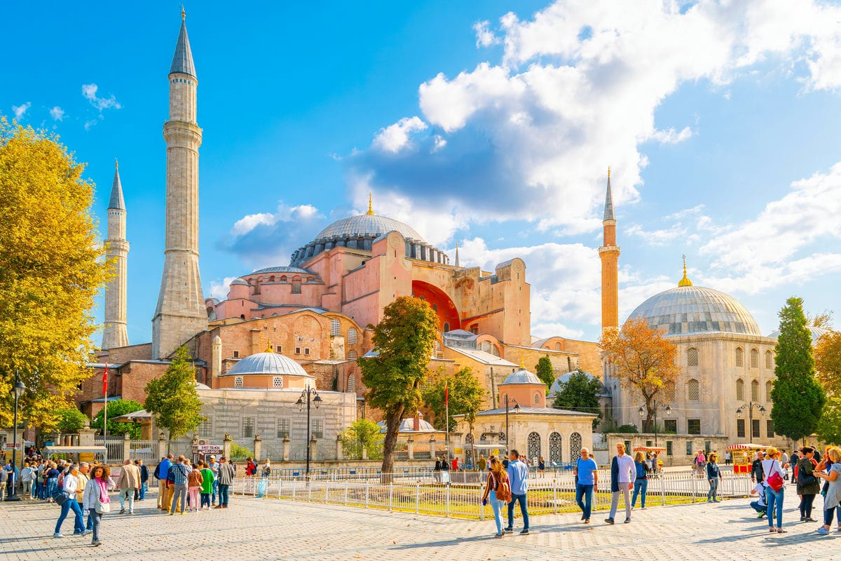 attenzione se avete prenotato una vacanza in turchia verificate bene 400 hotel hanno chiuso per la nuova legge ecco cosa sta succedendo