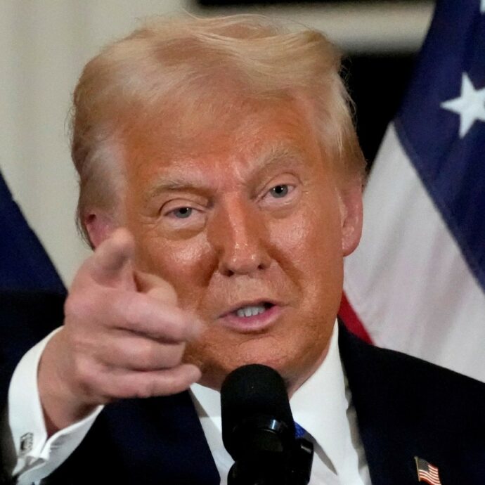 “Donald Trump è un bullo e un prepotente. Ma l’autoritarismo ci sta invadendo ovunque, dobbiamo essere vigili”: Richard Gere riceve un premio e sbotta
