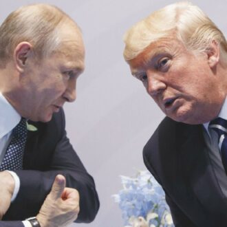 Copertina di Trump: “Ho parlato con Putin”. L’Ue si sveglia: “Noi tagliati fuori”