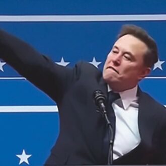 Copertina di Il “saluto romano” di Elon Musk mette tutti all’angolo del ridicolo