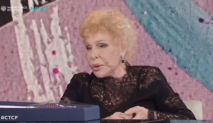 Copertina di “Sabato sera decedo finalmente, troppi cantanti a Sanremo, sarà lunghissimo, io morirò”: la favolosa ironia di Ornella Vanoni