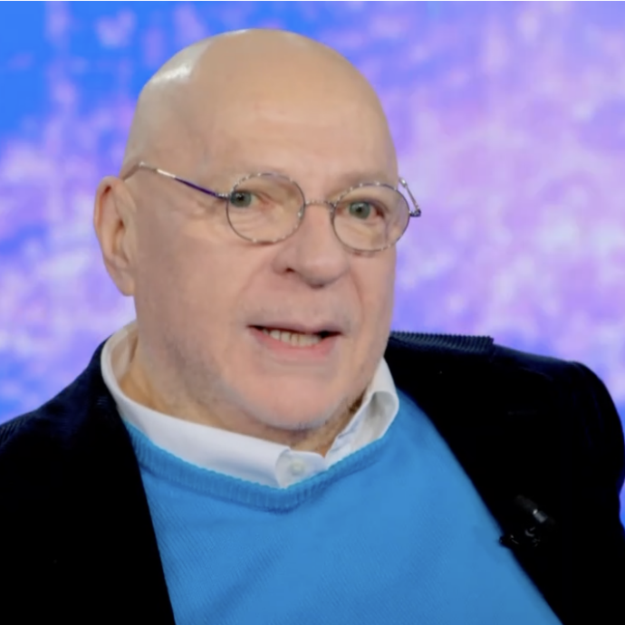 “Dopo l’ictus mi chiedevo: ‘anche se sopravvivo, cosa faccio?’All’inizio ero muto, per comunicare scrivevo brevi frasi”: Mauro Coruzzi a “Verissimo”