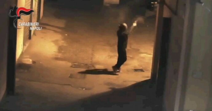 Camorra, blitz dei Carabinieri nel Napoletano contro due clan in lotta tra loro per il controllo del territorio: 27 arresti