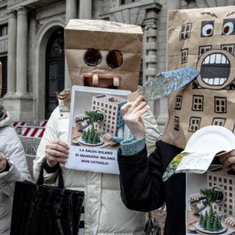 Copertina di Salva-abusi, il Pd approva tra le proteste: “Vergogna”