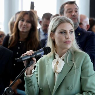 Copertina di Casta jr.: nipoti, fratelli e figli di un dio maggiore