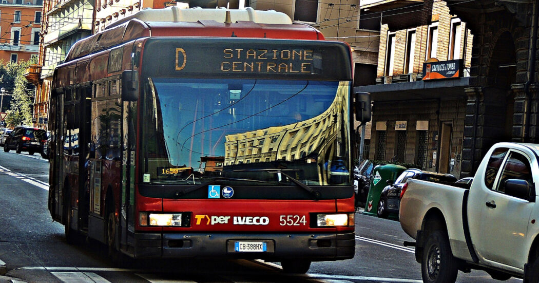 Bologna, il biglietto del bus aumenterà a 2,30 euro: così certo non se ne incentiva l’uso