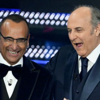 Copertina di Sanremo si gioca il Papa. Video messaggio per la pace