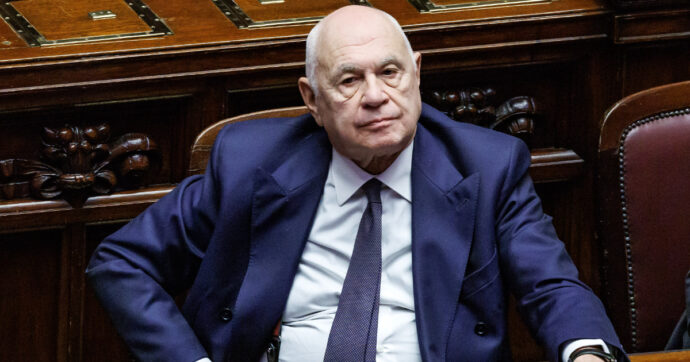 Caso Almasri, le opposizioni annunciano una mozione di sfiducia a Nordio. Calenda si sfila: “Inutile, non passano mai”