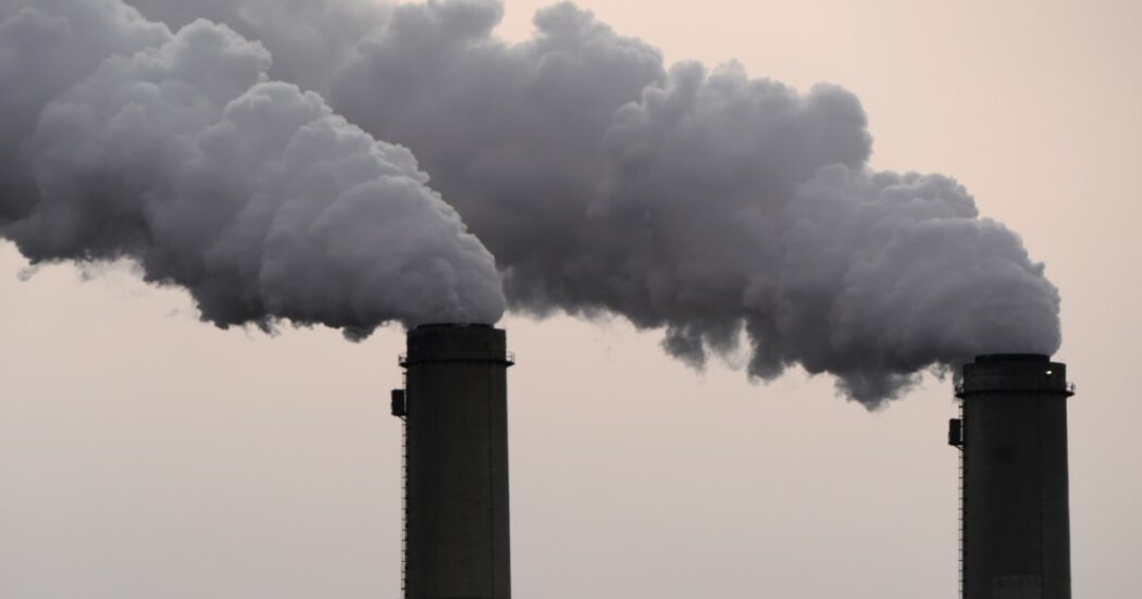 Cambiamento climatico, il 95% degli Stati non ha presentato i nuovi piani di riduzione delle emissioni: l’Europa in ritardo e il caso Usa