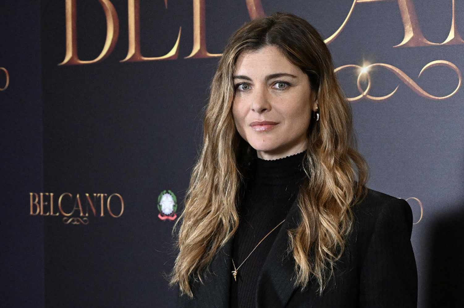 Sanremo 2025, Vittoria Puccini: “A Belcanto inganni, tradimenti e passioni travolgenti. Sullo sfondo un ...