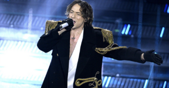 Copertina di “In passato mi sono preso una valanga di insulti, ma sono cose che fanno male, la critica non deve essere distruttiva”: Irama a Sanremo 2025, lo sfogo