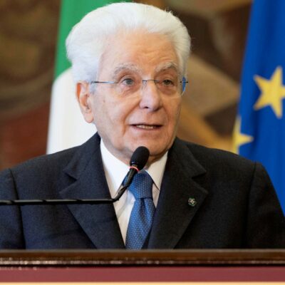 Copertina di Sergio Mattarella dimesso dall’Ospedale Santo Spirito dopo l’intervento