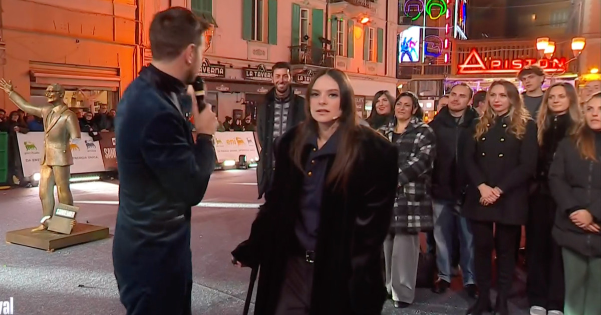 “Sono inca***ta, che modi sono?”, “Ci hai messo troppo ad arrivare”: Francesca Michielin “liquidata” da Cattelan al DopoFestival. Gag preparata o tutto vero?