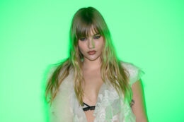 Copertina di Sanremo 2025, Victoria De Angelis ospite a sorpresa “per suonare con i Duran Duran”: lo scoop di Selvaggia Lucarelli in “Vale Tutto”