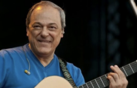 Copertina di Toquinho a Sanremo 2025 con Gaia: il duetto su La Voglia e La Pazzia che portò al successo la grande Ornella Vanoni