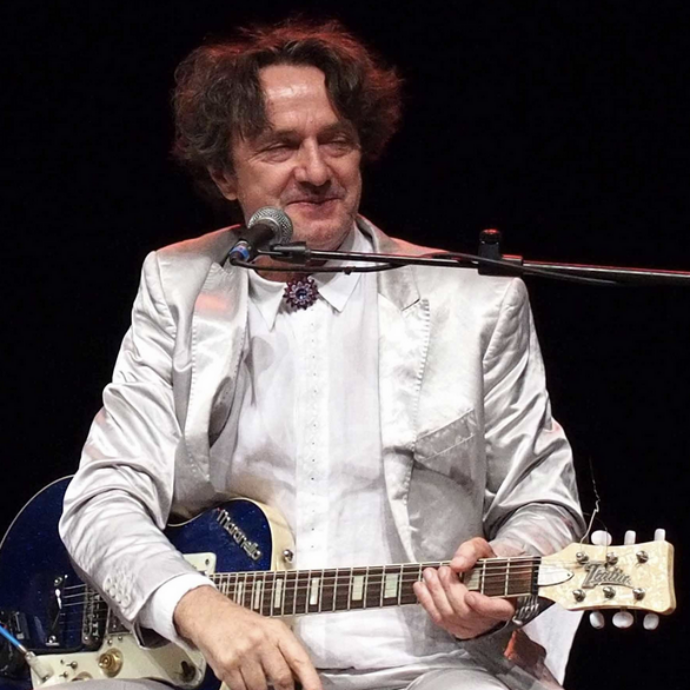 Goran Bregovic e Olly a Sanremo 2025: il musicista bosniaco e l’autore di Devastante cantano Il Pescatore di De Andrè