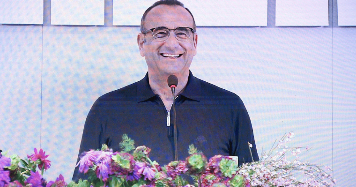 Sanremo 2025, Carlo Conti rivela: “Polemiche sul voto? L’anno scorso ci fu un polverone. Amadeus non mi ha messaggiato. Fiorello invece mi ha mandato un messaggio alle 4:30”