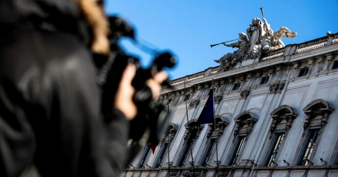 Fumata bianca per la Consulta. In FI volano insulti tra Barelli e Lotito